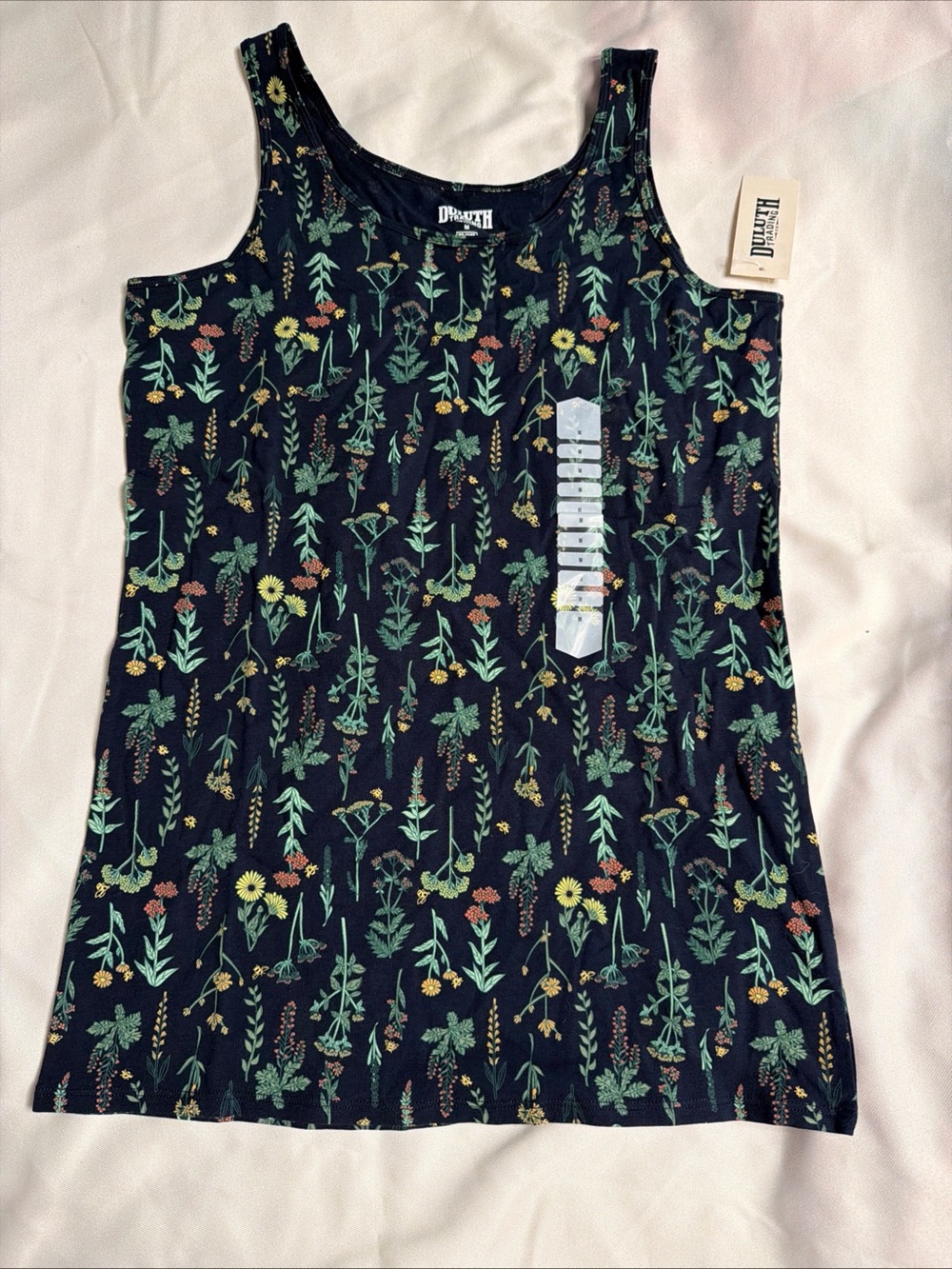 Duluth No-Yank tank Navy blue floral bee M NWT
